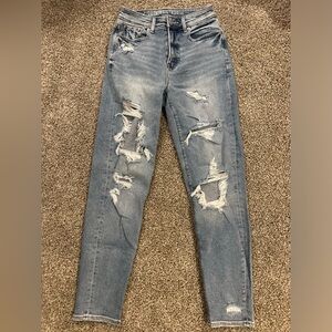 American Eagle Light Wash Distressed Denim Mom Jeans, Size 00